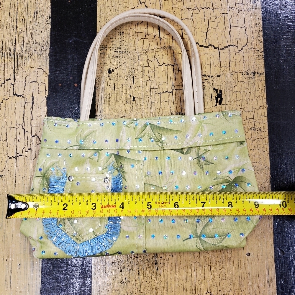 👜 NWOT Small zip-up wristlet purse - Picture 2 of 9